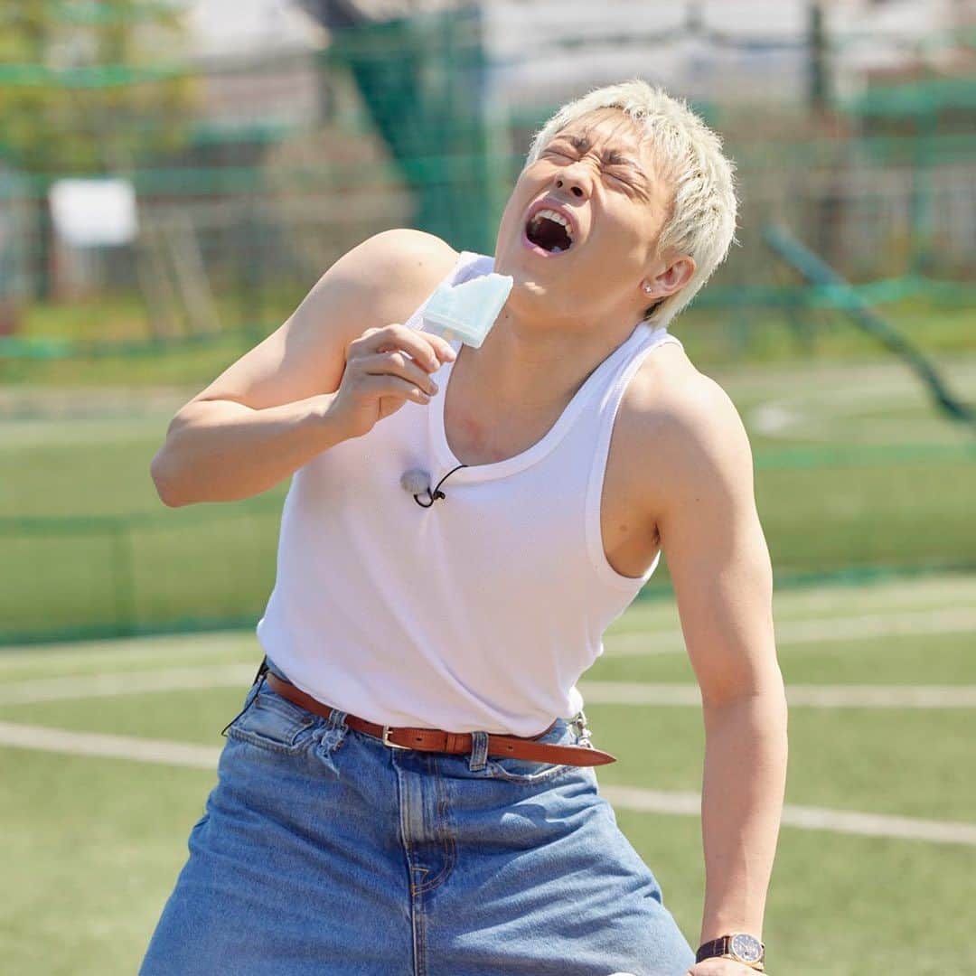 GENERATIONS高校TVのインスタグラム：「香取慎吾vsGENEの 思い出未公開写真をお届け❤️  GENEもリスペクトしている香取さんが GENE高に来てくれて 緊張しながらもみんなすごく嬉しそうだったよね☺️  タイマンバトルの時は常に全力で闘って トークもNGなしで全てに正直に答えて 終始、場の雰囲気を作って盛り上げてくれた香取さんは GENEが言っている通り 本当に✨スター✨でした‼️‼️  GENE高1学期の感想や 2学期にして欲しいことがあれば コメントで教えてね✏️  #gene高 #ジェネ高 #generations高校tv #gene #generations #ジェネ #ジェネレーションズ #generationsfromexiletribe #ldh #白濱亜嵐 #片寄涼太 #数原龍友 #小森隼 #佐野玲於 #関口メンディーー #中務裕太」