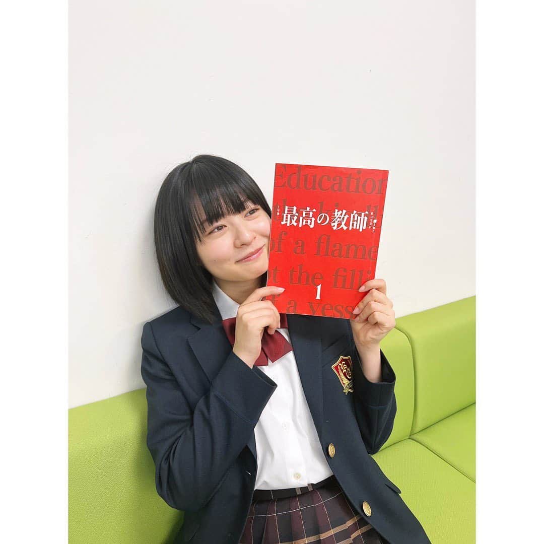 莉子さんのインスタグラム写真 - (莉子Instagram)「いよいよ本日！22時〜「最高の教師」第一話です。 ⁡ 始まりますね。。 とにかく！観ていただきたいです。 ⁡ よろしくお願いします🏫 （私もフォトバイりおちゃんの写真。）」7月15日 19時02分 - riko_riko1204