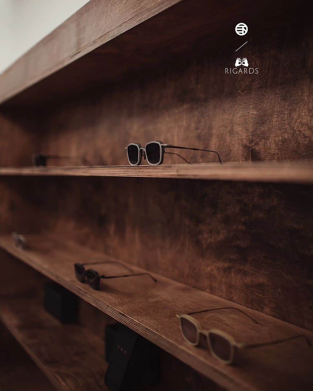 のインスタグラム：「RIGARDS + TVA Model No.#RG2004TVA  Available now at @muxa.eyewear  You'll find us where the cool folks are #muxare #shanghai  #rigards #theviridianne #tva」