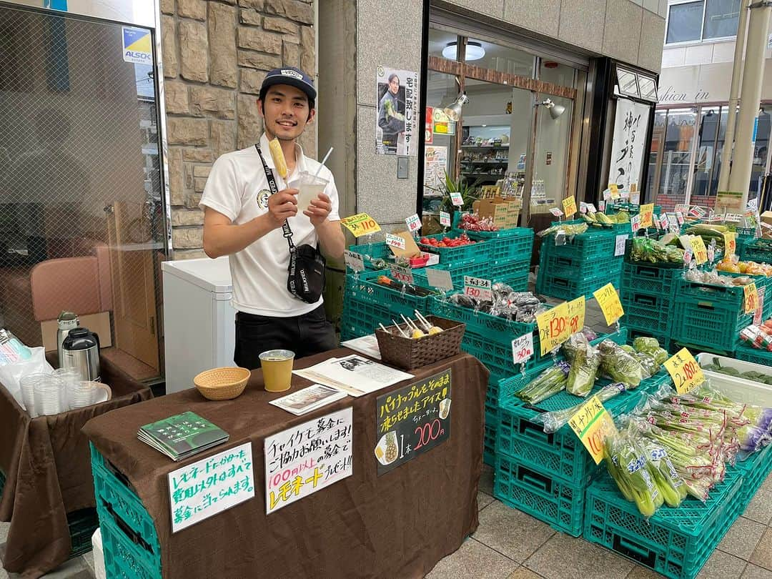 堀内正美のインスタグラム：「神戸市中央区の春日野道商店街にある『神戸ご縁屋』さんが〜レモネードスタンドを開くとのことを聞きつけ〜お伺いする‼️ 若者たちがやってるお店『神戸ご縁屋』 🌟https://goennya.com/  これからは〜春日野道商店街で毎月第三土曜日に開かれる『かすがの市』でレモネードスタンドを開いてくれるそうだ👍  #神戸ご縁屋 #春日野道商店街 #レモネードスタンド　  #エンヂニア珈琲　 #大安亭市場  #堀内正美」