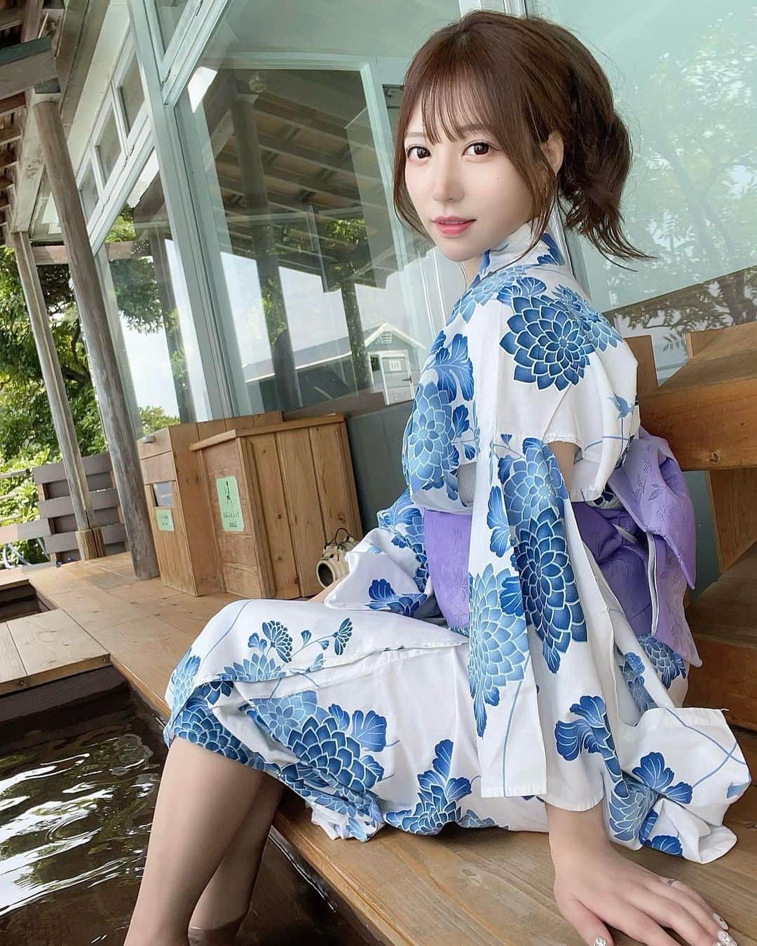 川本愛彩さんのインスタグラム写真 - (川本愛彩Instagram)「. 旅館の足湯って風流♡ となり…来る？ . . . #旅館 #足湯 #風流 #気持ちいい #浴衣 #夏」7月15日 19時24分 - aya_s.collection