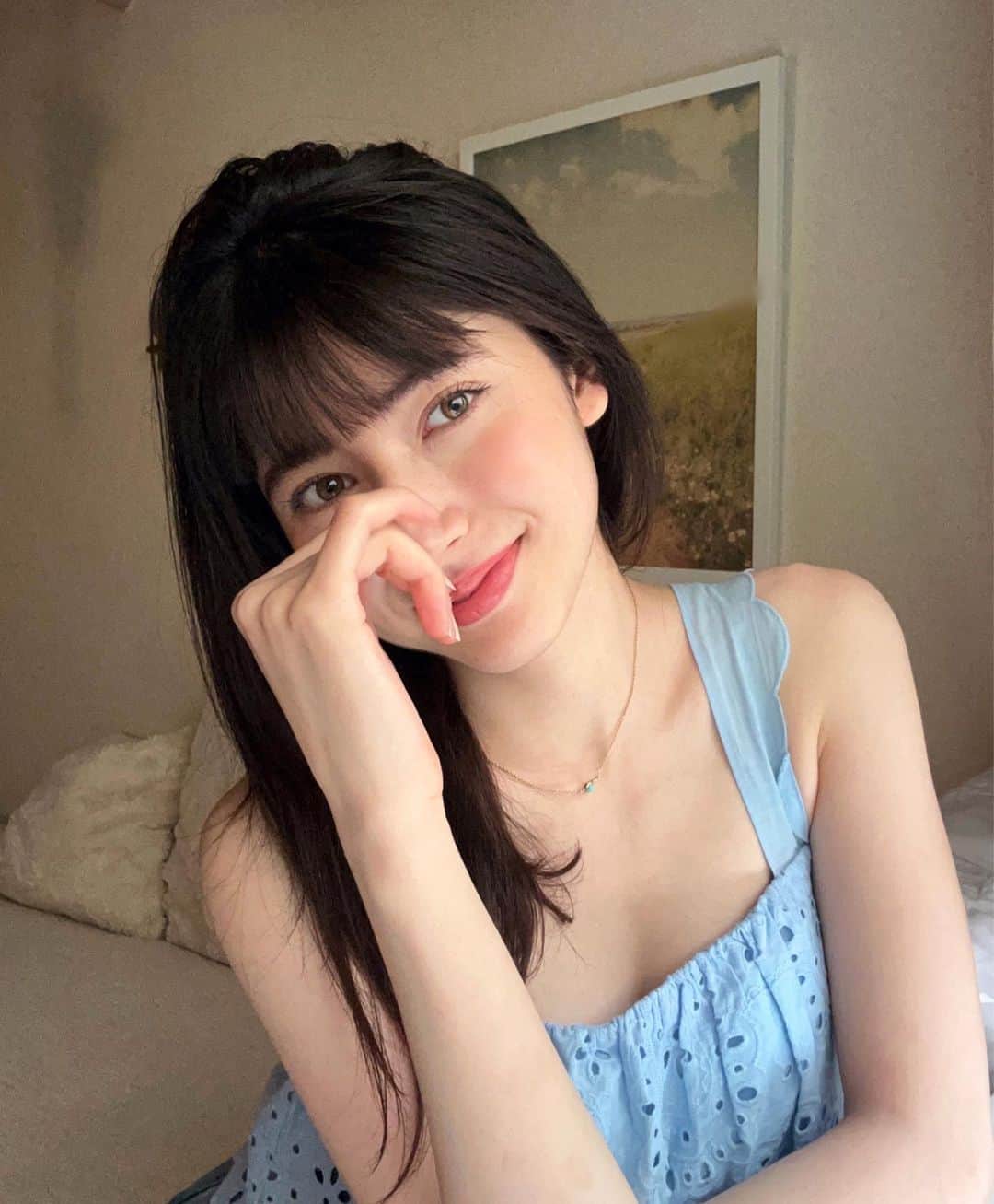 LINA（吉村リナ）のインスタグラム：「人生は、 一生解けることがない謎解きみたい♾️  でも。  あなたが日々頑張っていること。 掲げている目標。 信じ続けている世界。 大切にしている自分の真実。  それらはいつか、 人間でありながらの視点では理解できないほど 奇跡的で神秘的でマジカルな、 「未知なる大きな何か」の一部を創造するのかもしれない。  ・　　　　・　　　　・  You are making part of something so big,  so magical and so miraculous that in human mind cannot may even understand..💫  #今日の心のリマインダー #soulfulreminder」