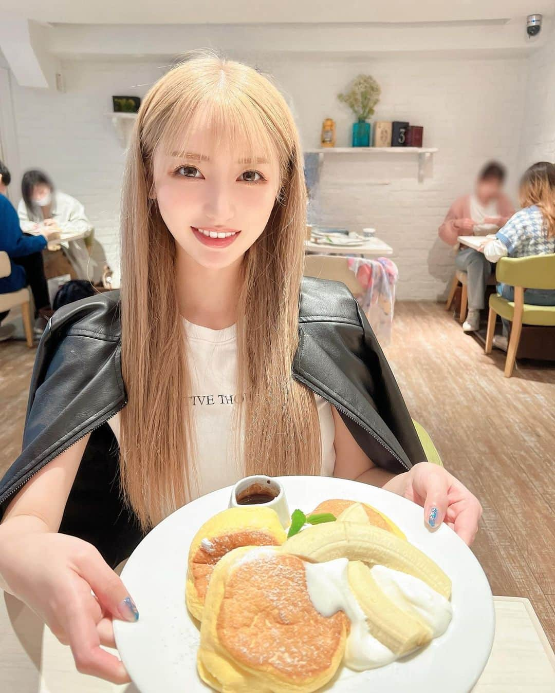 SAYAのインスタグラム：「. . 幸せのパンケーキ🥞🍯 ずっと気になっててやっと行った🥰」