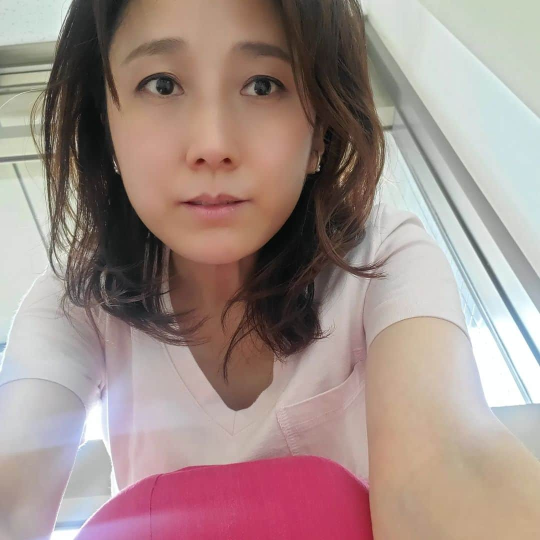 常世晶子さんのインスタグラム写真 - (常世晶子Instagram)「適当にTシャツを着て出てきた土曜日。  息子の検定のお付き合い、新宿NSビル。  この巨大時計、昨年もたくさん撮ったのにアップしなかったやつ。これは今日撮ったやつ🕑️  #暑い暑い #振り子時計 #昨年は動画も撮ったのよ  #今日の写真は適当 #ボサボサ」7月15日 19時24分 - tokoyo_shoko