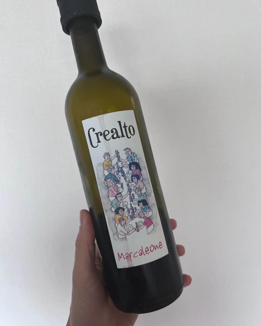 のインスタグラム：「Hello Saturday！ 最近の美味しかった無添加ワイン色々🍷  最後の写真は、普通のワイン、ナチュラルワイン、オーガニック＆無添加ワインの違いを分かりやすくい絵にしてくれているよ。  好きなお酒を、美味しく、ダメージなく飲むために😂👍」