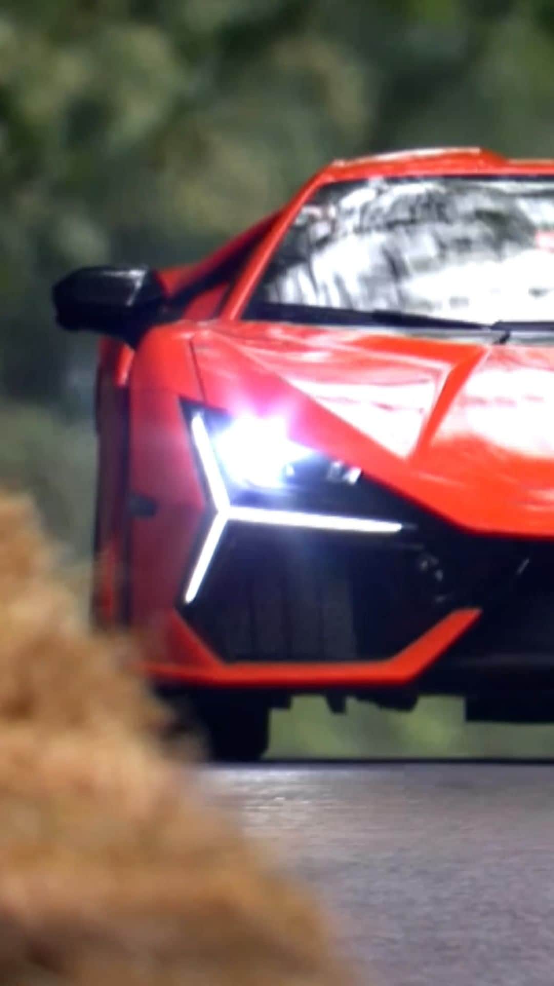ランボルギーニのインスタグラム：「Revuelto at the Goodwood Festival of Speed. A hybrid powerhouse that unleashes pure Lamborghini performance.  #Lamborghini #Revuelto #FromNowOn __ The vehicle is not yet offered for sale and is therefore not subject to Directive 1999/94/EC. The fuel consumption and emissions data is in the type approval stage」