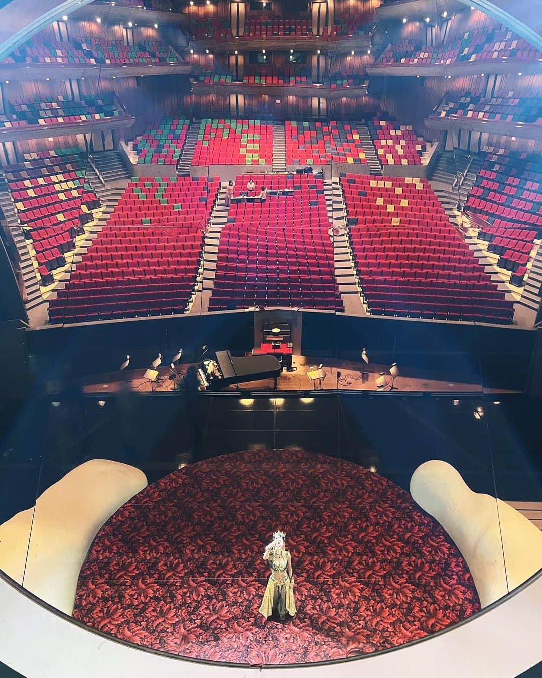 輝生かなでのインスタグラム：「美しい光景🪞  #東京文化会館  #舞台  #オペラ」