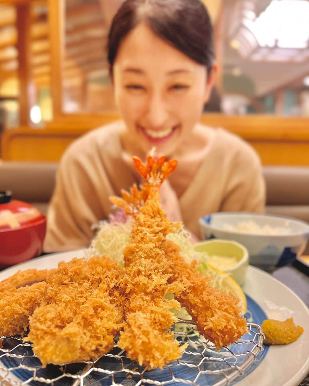 楠本千奈（神野千奈）のインスタグラム：「海老料理のトップオブトップは海老フライですよね〜やっぱり🤤  #食べログ #たべすたぐらむ #foodstagram #海老フライ #エビフライ #えびふらいのしっぽ #おいしいごはん #ダイエットするする詐欺 #痩せたいけど食べたい #とんかつ」