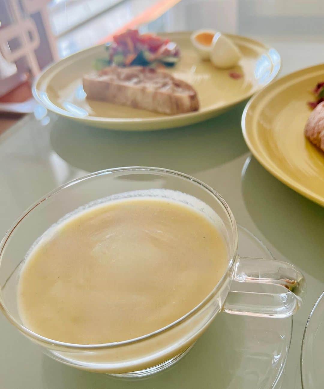 杉本彩さんのインスタグラム写真 - (杉本彩Instagram)「* * 京都「オノウエ」さんのオーガニックプラン『ヴィーガンシリーズ』のハンバーグとビシソワーズ🍽️  オカラがベースのハンバーグ、食感が良くなって、さらに美味しくなってます😃  レモンポン酢のタレがこのハンバーグととてもよく合い、ごはんがすすみます👍  ビシソワーズも最高✨  @organic_plan2021  #京都オノウエ #オーガニック #ヴィーガンハンバーグ #ヴィーガンビシソワーズ」7月15日 19時30分 - sugimoto_aya0719