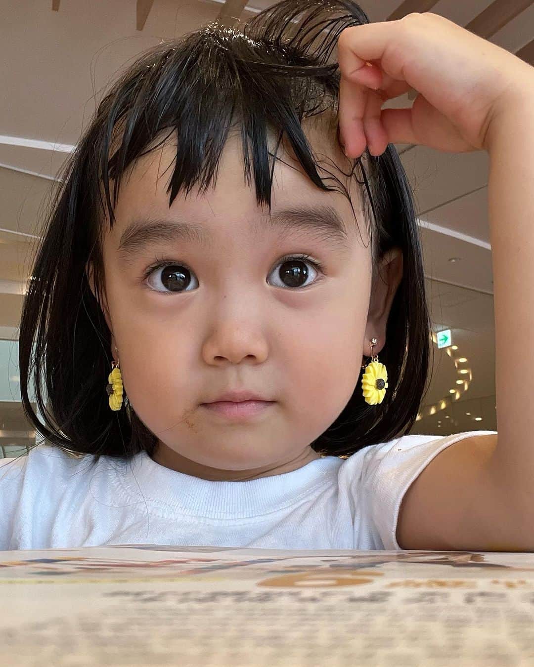 眞田佳織さんのインスタグラム写真 - (眞田佳織Instagram)「🌻毎日お嬢🌻 夏休み、始めました。 間も無く4歳です。 急に大人びた。🤣🤣🤣❤️ . . #子育て #3歳11ヶ月  #7月 #バースデー . #子連れスポット #お出かけ」7月15日 19時37分 - kaori_sanada