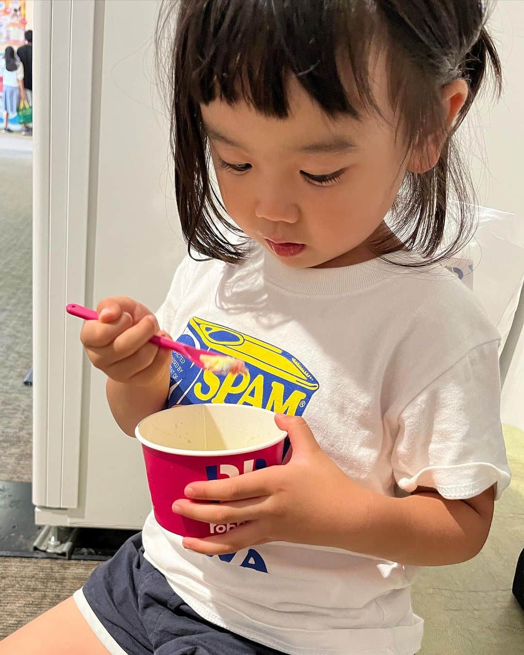 眞田佳織さんのインスタグラム写真 - (眞田佳織Instagram)「🌻毎日お嬢🌻 夏休み、始めました。 間も無く4歳です。 急に大人びた。🤣🤣🤣❤️ . . #子育て #3歳11ヶ月  #7月 #バースデー . #子連れスポット #お出かけ」7月15日 19時37分 - kaori_sanada