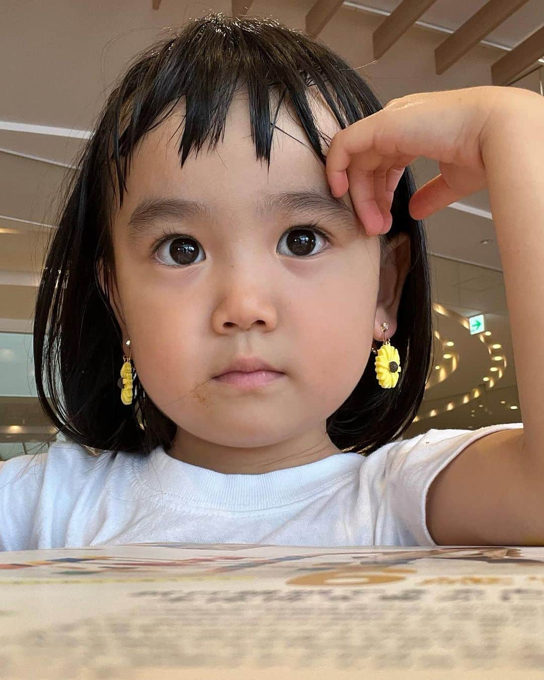 眞田佳織のインスタグラム：「🌻毎日お嬢🌻 夏休み、始めました。 間も無く4歳です。 急に大人びた。🤣🤣🤣❤️ . . #子育て #3歳11ヶ月  #7月 #バースデー . #子連れスポット #お出かけ」