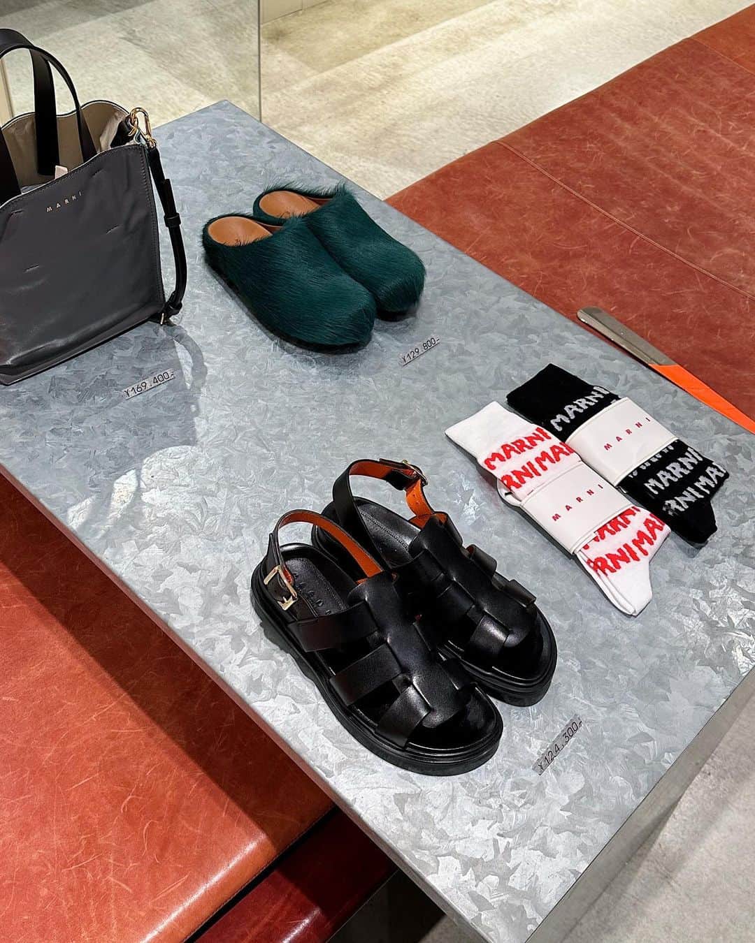 H BEAUTY&YOUTHのインスタグラム