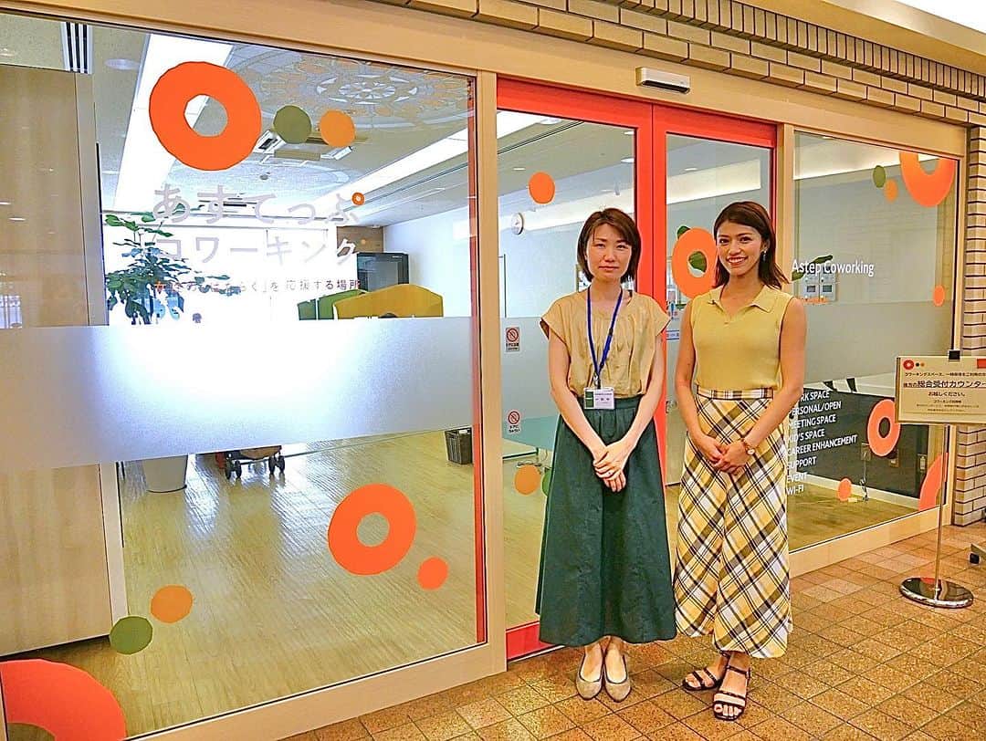 加納永美子さんのインスタグラム写真 - (加納永美子Instagram)「＿＿＿＿＿＿＿＿＿＿＿＿＿＿ 🫧サンデー神戸🫧‪  今回は神戸市男女共同参画センター内にある「あすてっぷKOBE」という、働く女性・働きたい女性をが利用できるコワーキングスペースの取材へ行ってきました！！  働き方の多様化で、シェアオフィスやコワーキングスペースも増えてきましたが、無料で利用できる場所があることは私も初めて知りました。  小さいお子様連れの方は、無料の一時保育もあるということなので、子育て中の方にも嬉しいですよね！  無料のPC貸出、コピー機利用もできるそうです！  (PC故障中なので、このサービスは切実に羨ましい...🥹)  私自身も利用してみたい！と思うような施設でした✨️  詳しくは7月15日(日)朝9:00~の放送をお聴きください🍒  ☀️サンデー神戸☁️ ▫️ラジオ関西 毎週日曜朝9:00~  radikoなどのラジオアプリ、サンデー神戸のHPから お聴きいただけます！！  #ラジオ関西 #サンデー神戸 #リポーター  #加納永美子 #followme #兵庫 #神戸 #kobe #あすてっぷコワーキング #シェアオフィス #コワーキングスペース神戸 #コワーキングスペース #高速神戸」7月15日 19時50分 - emiko_s2