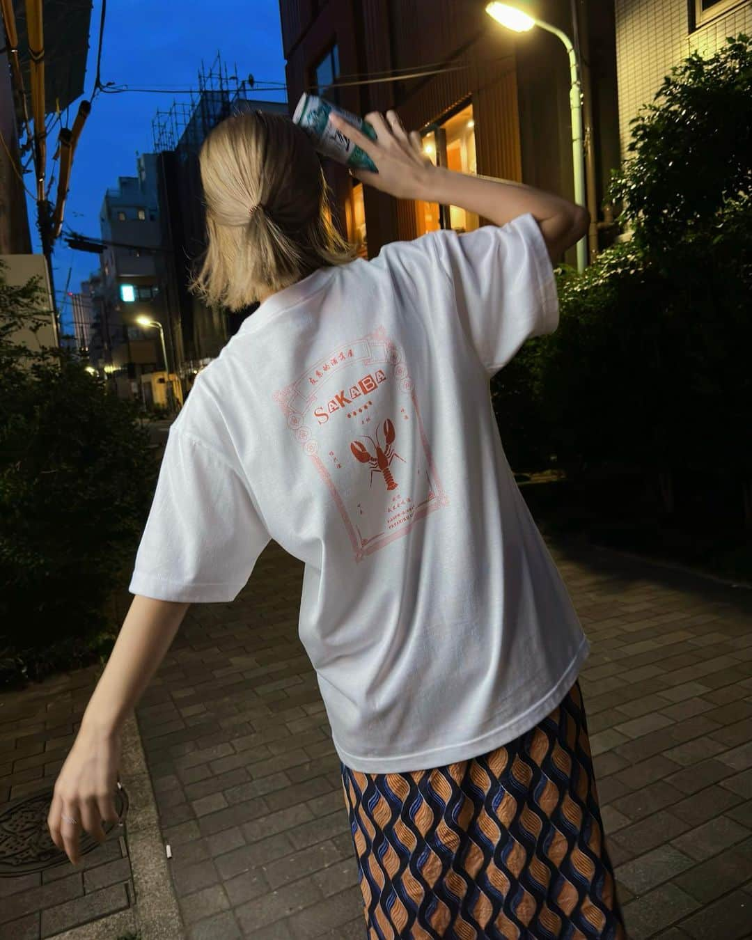 本橋優華さんのインスタグラム写真 - (本橋優華Instagram)「プリント屋さんとコラボでTシャツ作りました♡ 架空の酒場Tです🏮😝 色んな隠当て字が混ざってます笑 期間限定販売なので、宜しければこの夏着てみてください✨  Color：White.Black Size：S.M.L.XL ※画像はL着用 販売期間:7/29日(土)23:59まで お届けまで7-14日程頂きます📦 ※詳細はwebをご確認ください。  #tshirts#design#sakaba#居酒屋#酒場#tシャツ#白T#黒T#奥渋谷#友系的#ユーケー的#オクシブ」7月15日 20時00分 - uk_jp