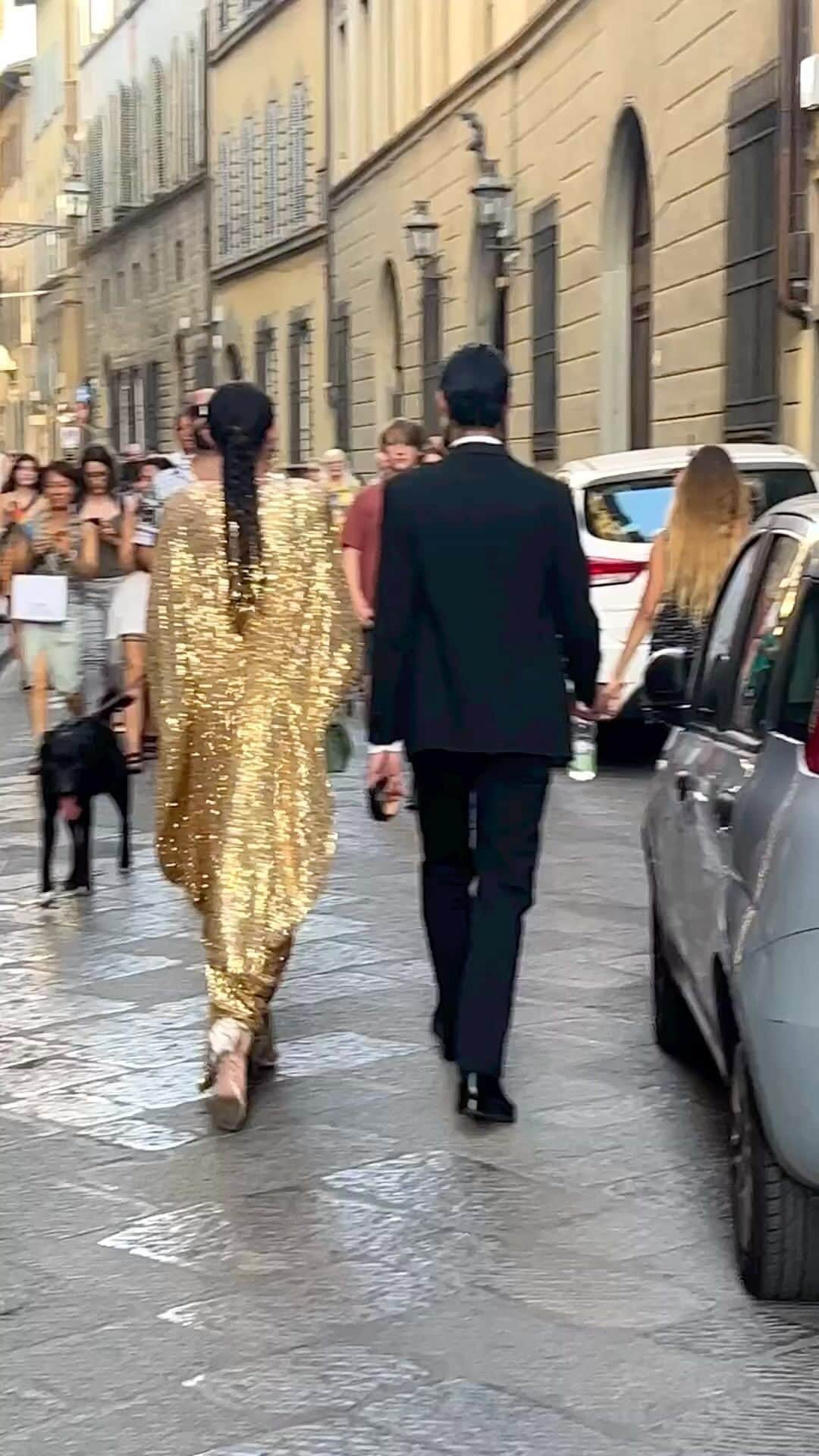 The Cool Hunterのインスタグラム：「Italian style on the streets of Florence. #bellissima #thecoolhunter #florenceitaly🇮🇹」