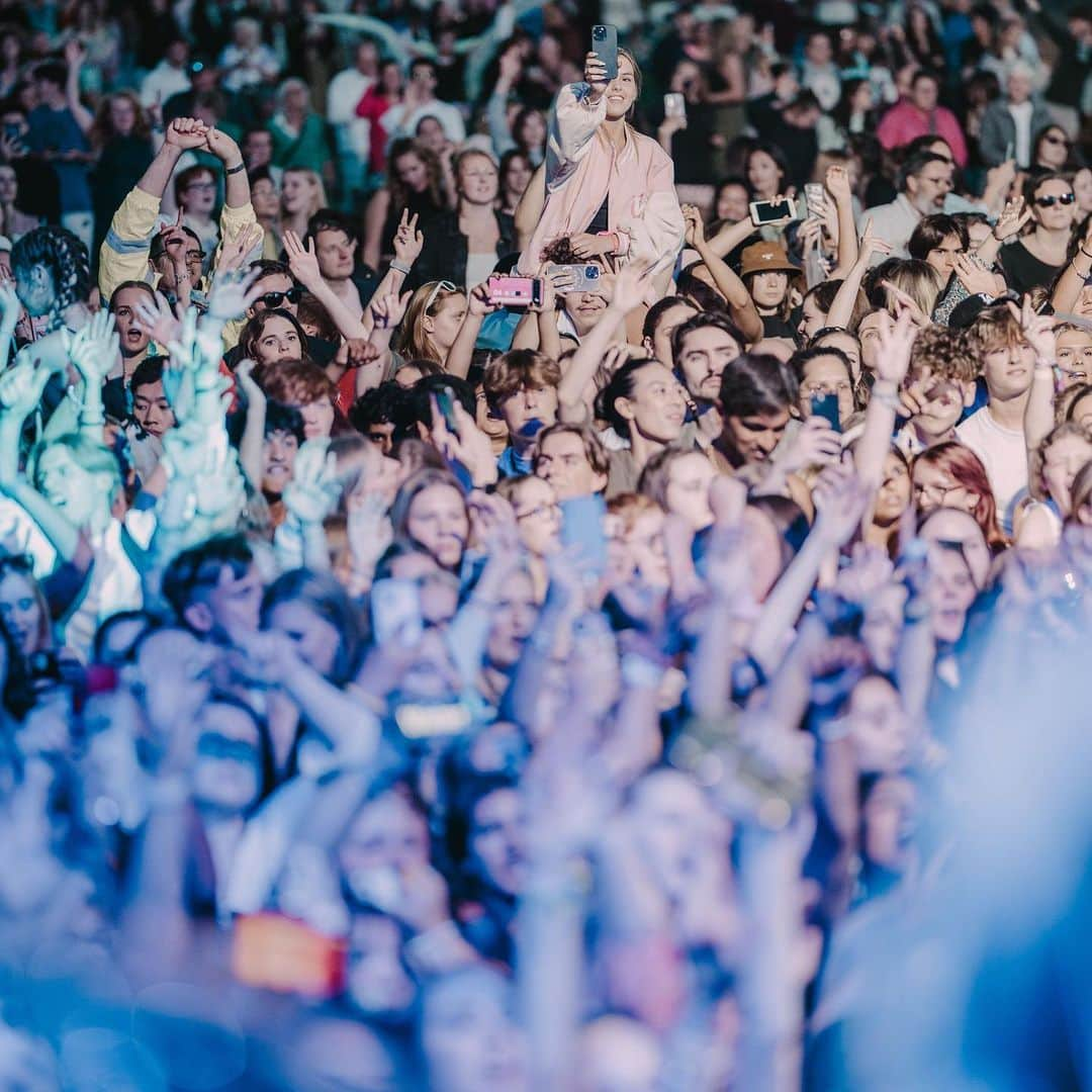 The Vampsさんのインスタグラム写真 - (The VampsInstagram)「Kew Gardens what a lovely bunch you were, Belfast we’re coming for you 🏰   📸 @deansherwood」7月15日 20時09分 - thevamps