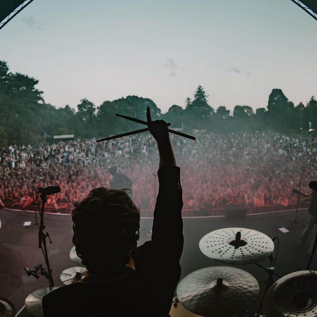 The Vampsさんのインスタグラム写真 - (The VampsInstagram)「Kew Gardens what a lovely bunch you were, Belfast we’re coming for you 🏰   📸 @deansherwood」7月15日 20時09分 - thevamps