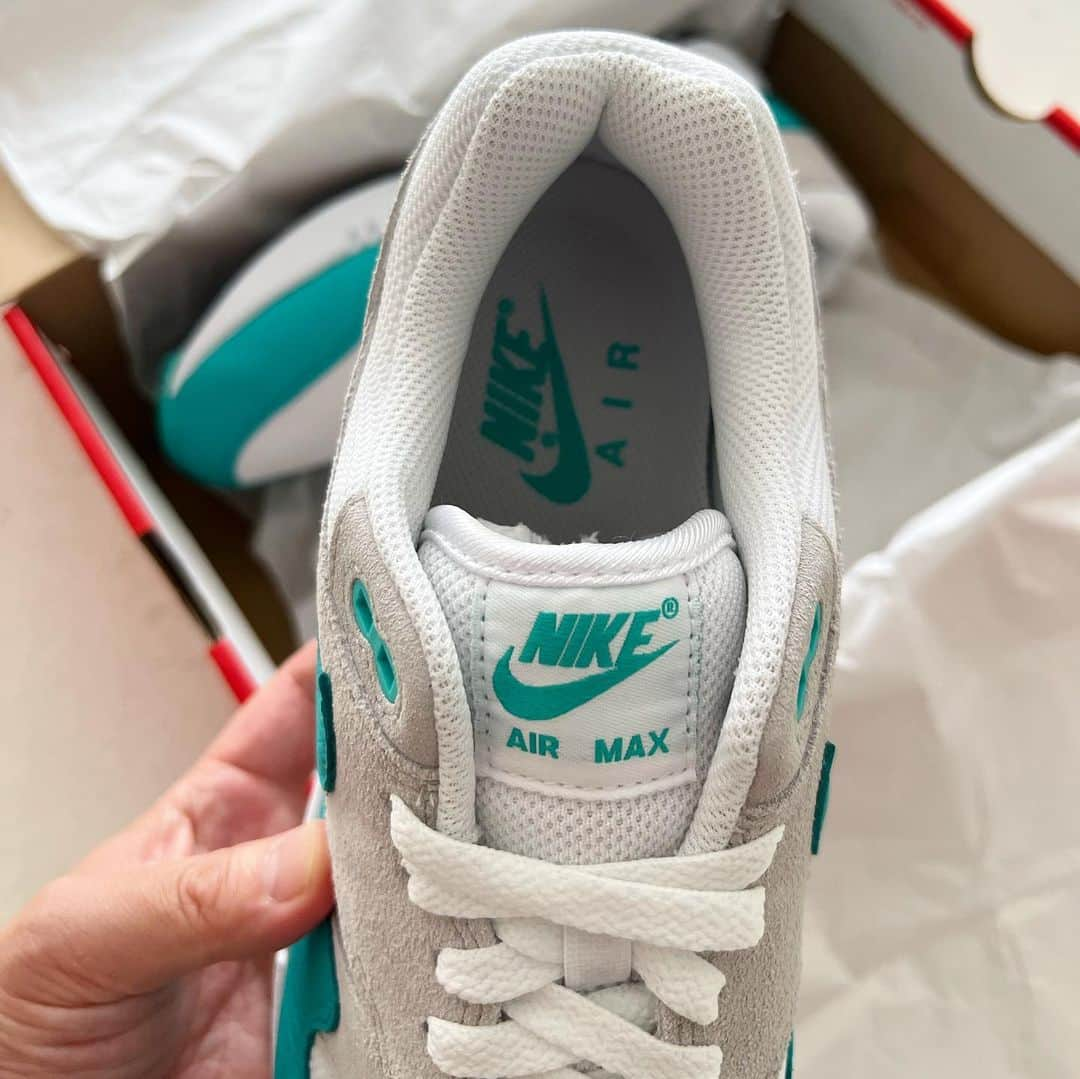 小島奉文さんのインスタグラム写真 - (小島奉文Instagram)「. 7/21(FRI) AIR MAX 1 SC "CLEAR JADE" 美色なジェイドレザーで質感もプレミアム。 日本国内 atmos & Nike のExclusiveカラーです。  . #nike #nikeairmax1 #airmax #airmax1 #atmos #clearjade  #ナイキ #エアマックス1」7月15日 20時02分 - koji198139