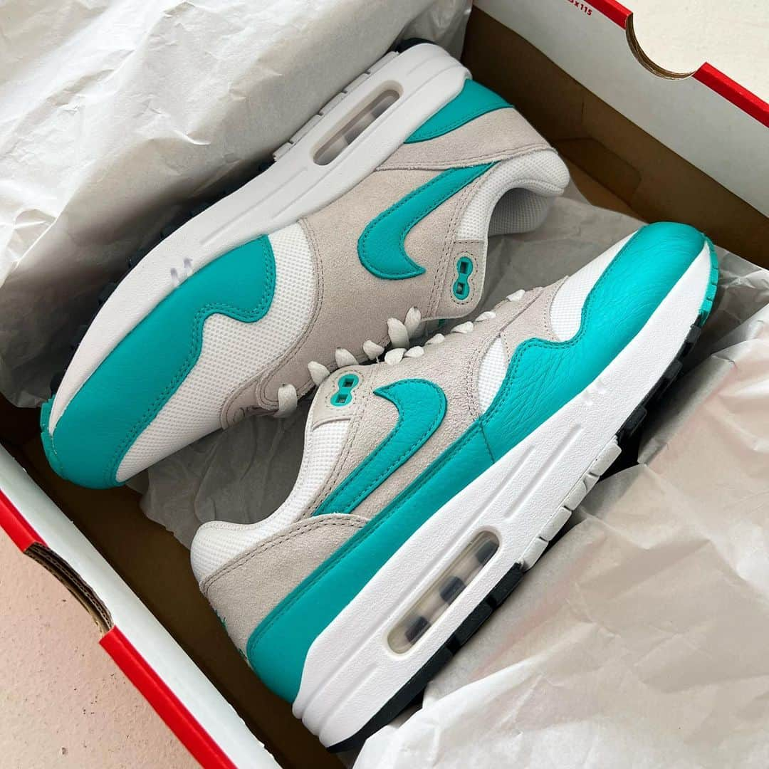 小島奉文のインスタグラム：「. 7/21(FRI) AIR MAX 1 SC "CLEAR JADE" 美色なジェイドレザーで質感もプレミアム。 日本国内 atmos & Nike のExclusiveカラーです。  . #nike #nikeairmax1 #airmax #airmax1 #atmos #clearjade  #ナイキ #エアマックス1」