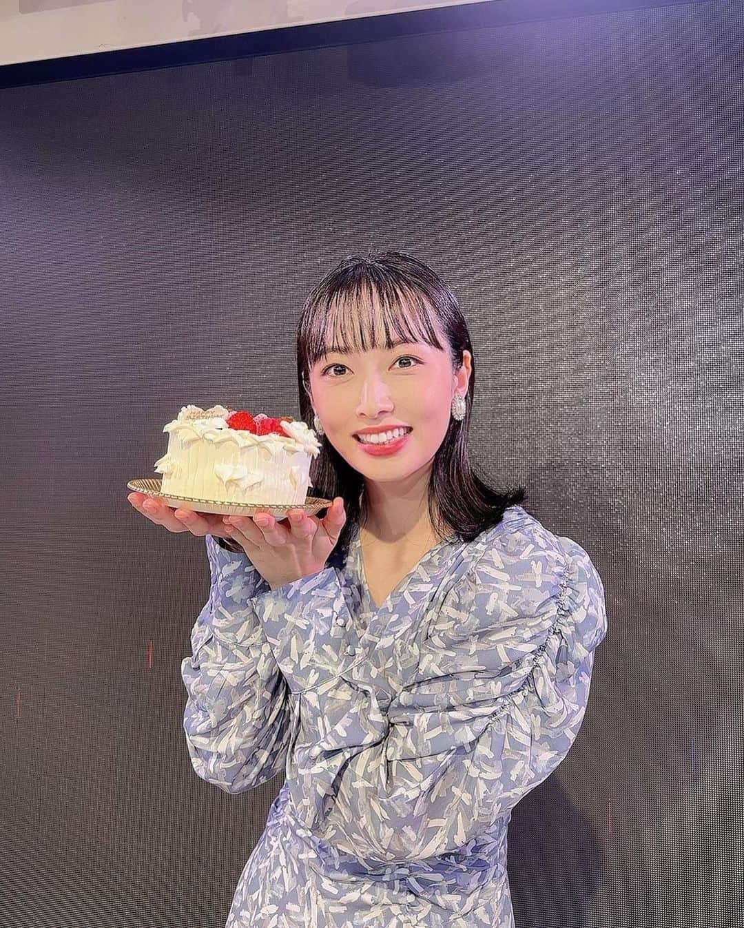 須藤茉麻のインスタグラム：「『須藤茉麻バースデーイベント2023 〜31〜』  お越しいただいたファンの皆様。 ありがとうございました！  声出し解禁になってからは初のイベント。 久しぶりに皆様のお声を聞けてめっちゃ感動した🥺  あぁ〜。これこれ〜。 みんなの声を拾っていじり倒すの懐かしい。 この空間が好きだ！って再確認しました😙✌️  2週間遅れのバースデーイベントでしたが お祝いしていただけて幸せです💕  最高！ありがとう！らぶ！  #バースデーイベント #サーティワン #31歳も張り切っていきます」