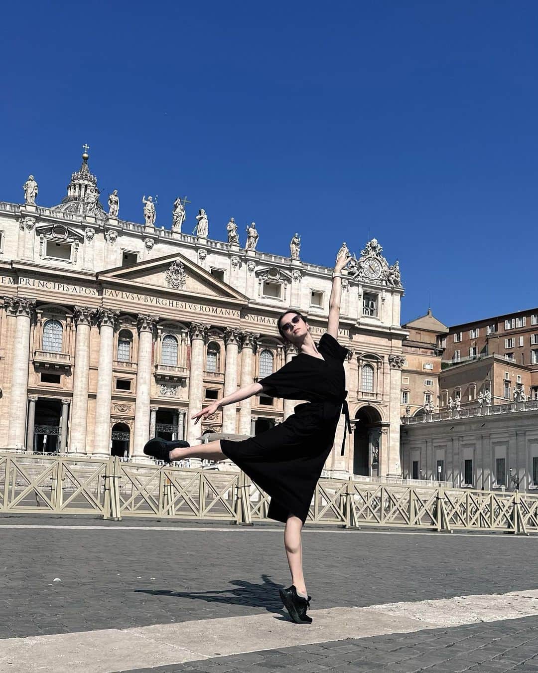 マリア・コーレワのインスタグラム：「Morning VATICAN was the first ever cultural SHOCK in my life… I’ll never be the same person after visiting this place, and I’m not exaggerating. I’ve never seen something as grand, exquisite, spiritual, beautiful. The definition of golden ratio aesthetic. PHENOMENAL. Period. Can’t thank @vaticanmuseums and especially @rembrandt82 enough for the unforgettable time 💔  #vaticanmuseums   Утро в ВАТИКАНЕ стало первым настоящим культурным шоком в моей жизни. После визита в это место я уже никогда не буду прежним человеком, и я не преувеличиваю. Никогда не видела чего-то настолько грандиозного и прекрасного. Идеальная эстетика. НЕВЕРОЯТНО.  Даже не знаю, как отблагодарить @vaticanmuseums и лично @rembrandt82 за то, что впечаталось в память навсегда 💔 #vaticanmuseums」