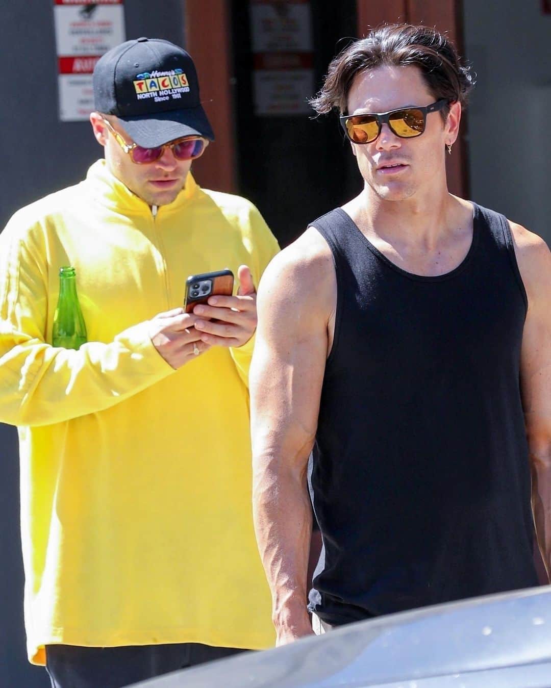 Just Jaredさんのインスタグラム写真 - (Just JaredInstagram)「Tom Sandoval and Tom Schwartz were all smiles as they arrived to film scenes for #VanderpumpRules season 11 in West Hollywood. Check out even more photos from their outing on JustJared.com.  #TomSandoval #TomSchwartz Photos: Backgrid」7月16日 5時39分 - justjared