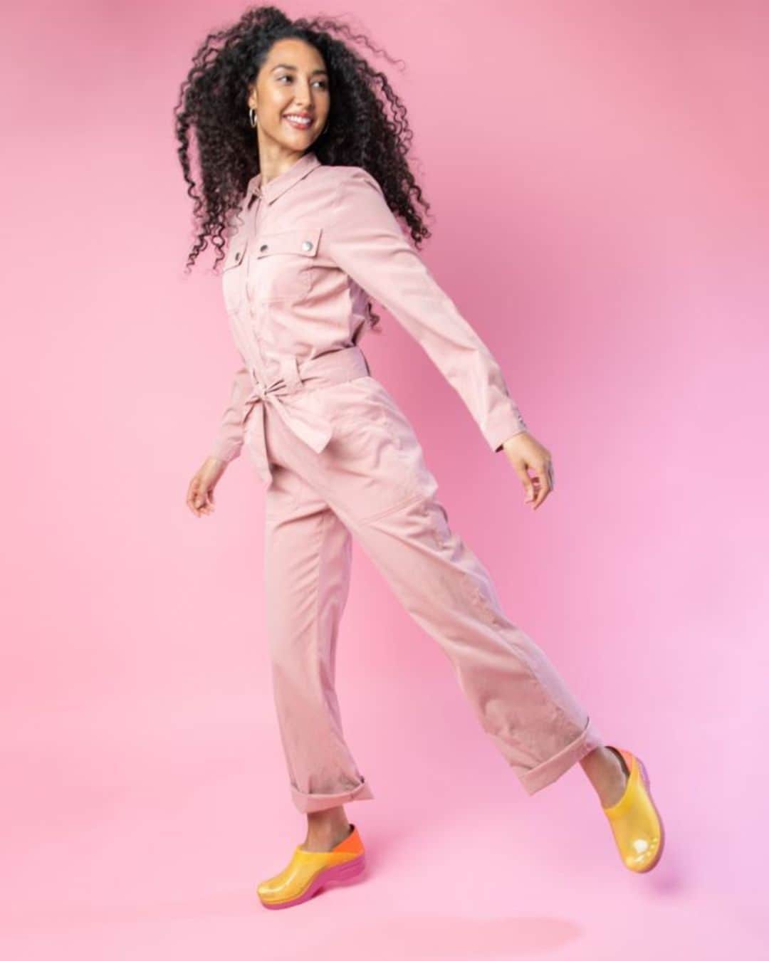 ダンスコさんのインスタグラム写真 - (ダンスコInstagram)「Instant Happy!!! We've clearly gone crazy for color with our favorite Professional Yellow Translucent clog with its perfectly pink sole! 🎀 💓 💗  Shop all of our pink styles, link in bio. #barbiecore #pinkaesthetic #danskofootwear #summerstyle #fashion #ootd #beautiful #happy #cute #travel #smile #joy #life #style #instadaily #friends #family #fun #instagood #gowhereyourehappiest #summertime #fun #barbiethemovie #barbie #pinkparty」7月16日 5時48分 - dansko