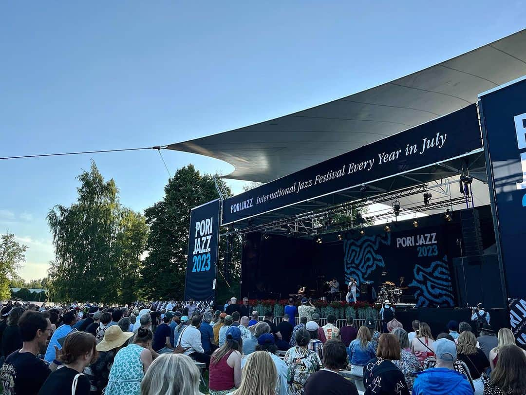 上原ひろみのインスタグラム：「First time at Pori jazz festival. What a beautiful set up in the middle of the nature. Kiitos all for coming out! 2nd pic is with the great piano technician Yokoyama-san, 3rd pic is with my Finnish teacher today, and it was great to bump into the great Christian McBride!!」