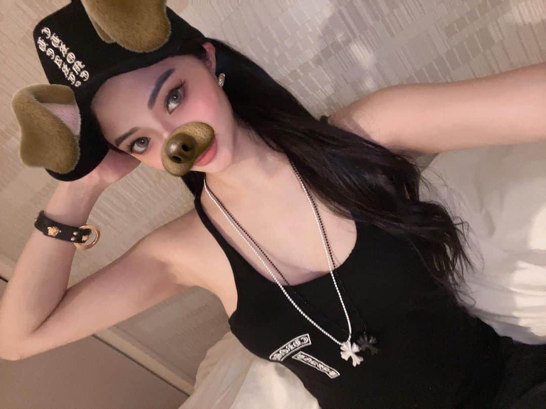 KANAKOのインスタグラム：「#chromehearts 🐶🖤 かわいすぎ」
