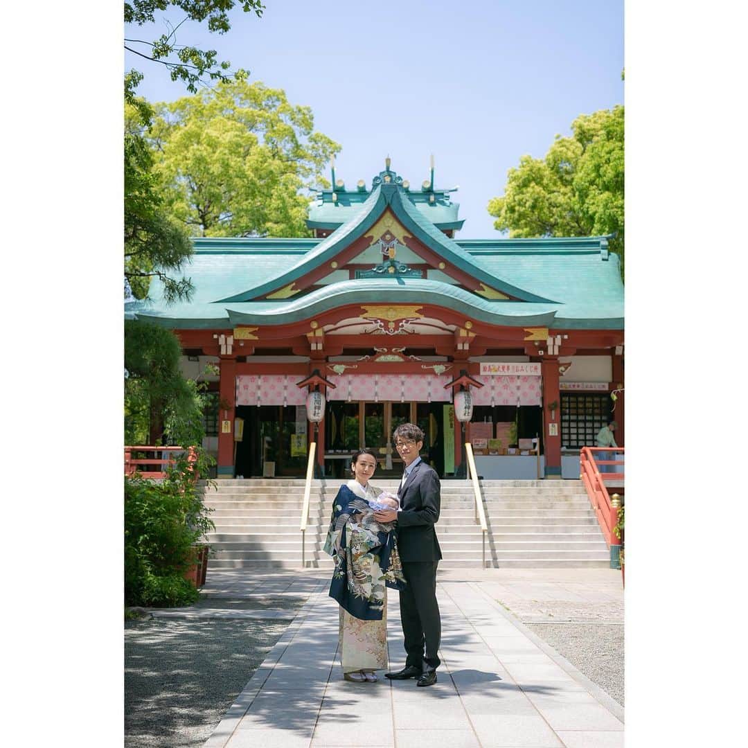 KOBOのインスタグラム：「今日も朝から暑いですね🥵 水分補給忘れずに過ごしてください👍  多摩川浅間神社にて📸  ありがとうございました🙏  埼玉はKOBO、東京・神奈川はfumi、muneが担当させていただくことが多いです📸  #お宮参り #記念写真」