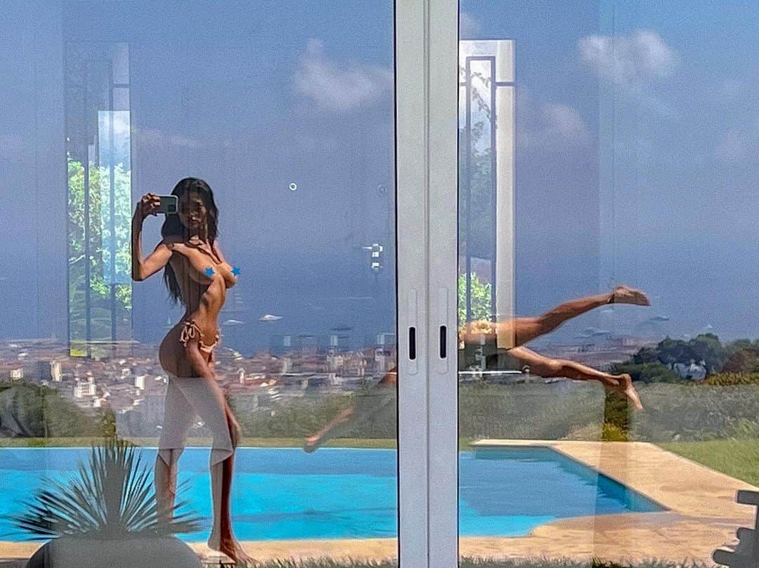 ケリー・ゲイルのインスタグラム：「European Summer 🌊🥂☀️🥐」