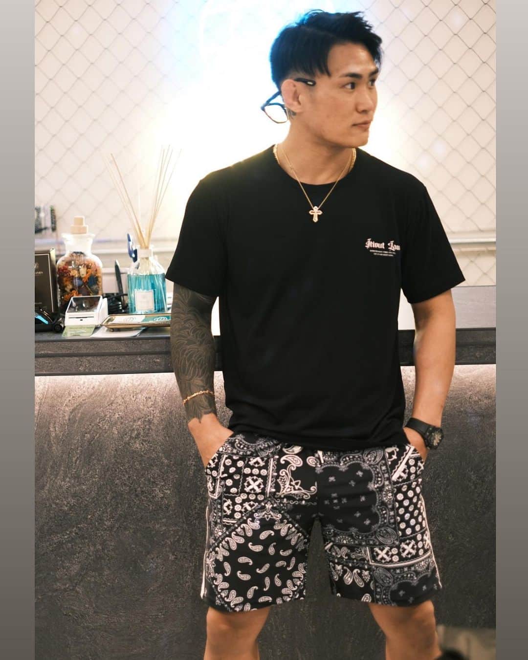 金太郎さんのインスタグラム写真 - (金太郎Instagram)「@hiout__law  ヒァウトローのポップアップ一日目終了しました😎🤝  購入して頂いた多くの方々に感謝でいっぱいです。  応援してくれる方々の為にも頑張ろうと思えるイベントになりました。 @resoundumemoto  ヒァウトローのデザイナーの梅本さん、イベントを主催して頂きありがとうございました🤝  明日は２日目 よろしくお願いします🤝」7月15日 21時56分 - kintaroumasakari