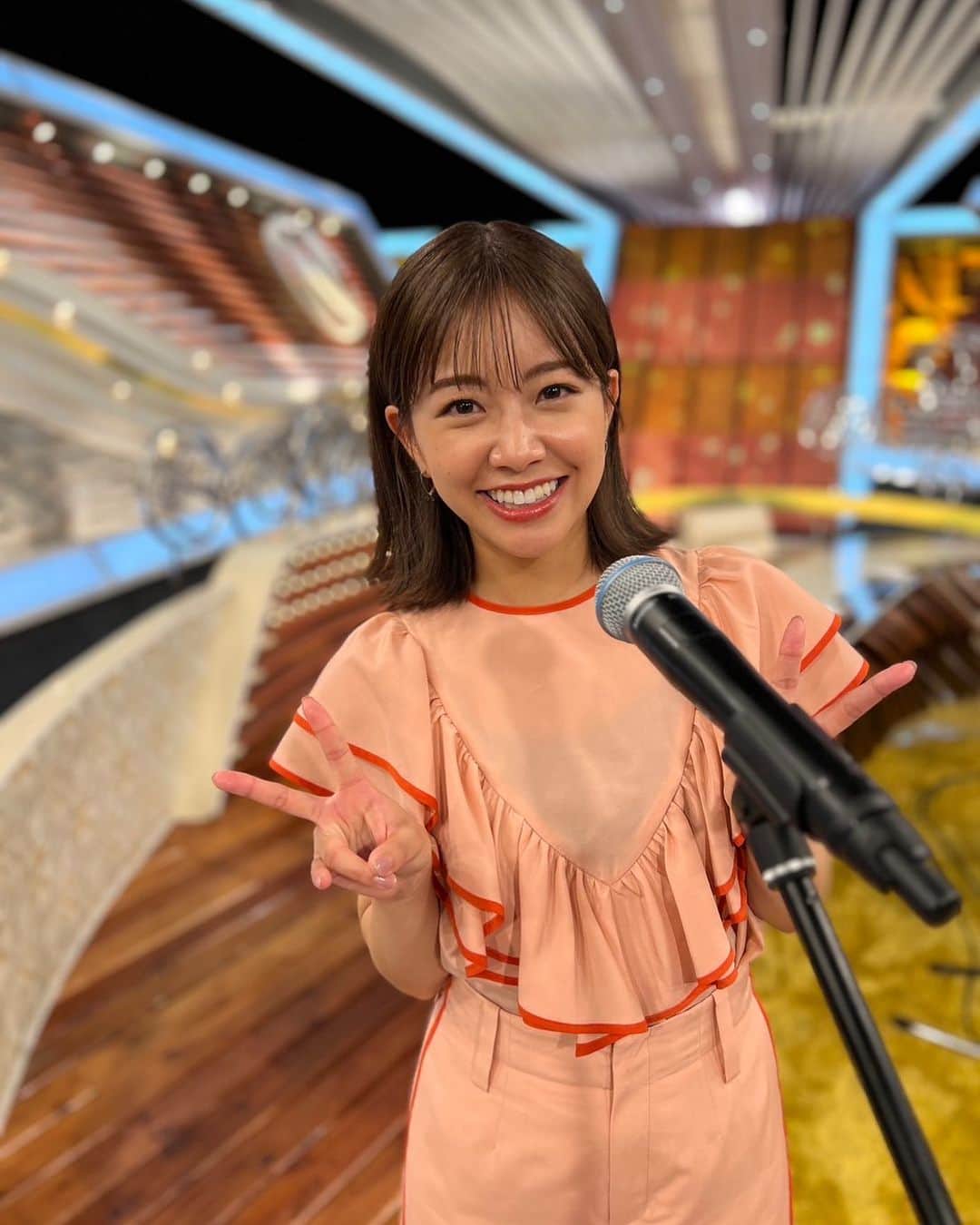 新井恵理那のNキャスのインスタグラム：「この後、生放送オープニングで。 お楽しみに！！」