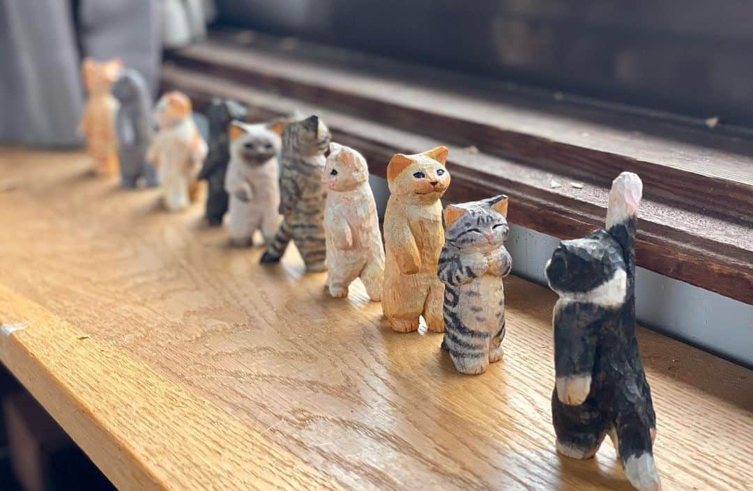 花房さくらさんのインスタグラム写真 - (花房さくらInstagram)「「はーい！ねこツアーズはこちらです。ついてきてくださーい！」  ｿﾞﾛｿﾞﾛｿﾞﾛｿﾞﾛ  #猫は時として旅をする  #cat #sculpture #hanafusasakura」7月15日 22時03分 - sakura_hanafusa