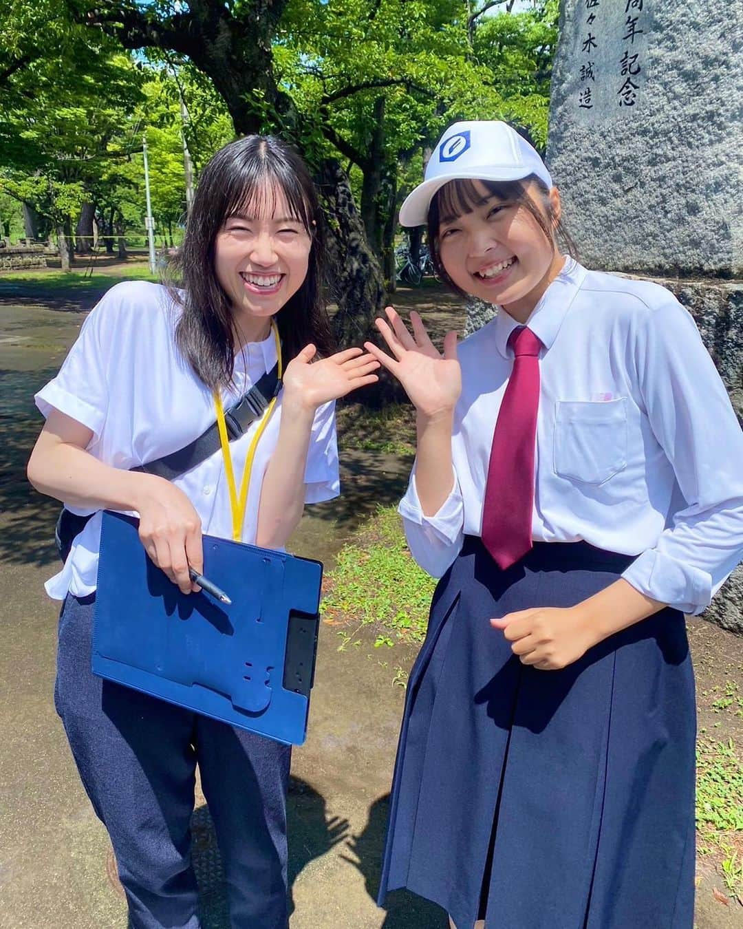 服部未佳さんのインスタグラム写真 - (服部未佳Instagram)「高校野球夏の青森大会⚾️開会式 直前に雨が降り出し 終わった途端に晴れました・・・ 髪ボサボサ中継、失礼しました🙇🏻‍♀️  こちら、可愛い司会ガールの2人💖 一生懸命練習していたのに 悪天候による開会式短縮で アナウンスがぐっと減ってしまいました。 それでも、土砂降りの中 綺麗な声を響かせてくれましたよ✨ 笑顔がとっても素敵！これからも頑張ってね☺️  #高校野球 #夏の青森大会 #開会式 #司会  #弘前高校 #放送部 ガール #青森西高校 #野球部マネージャー ガール #服部未佳 #アナウンサー」7月15日 22時07分 - mikahattori_aba