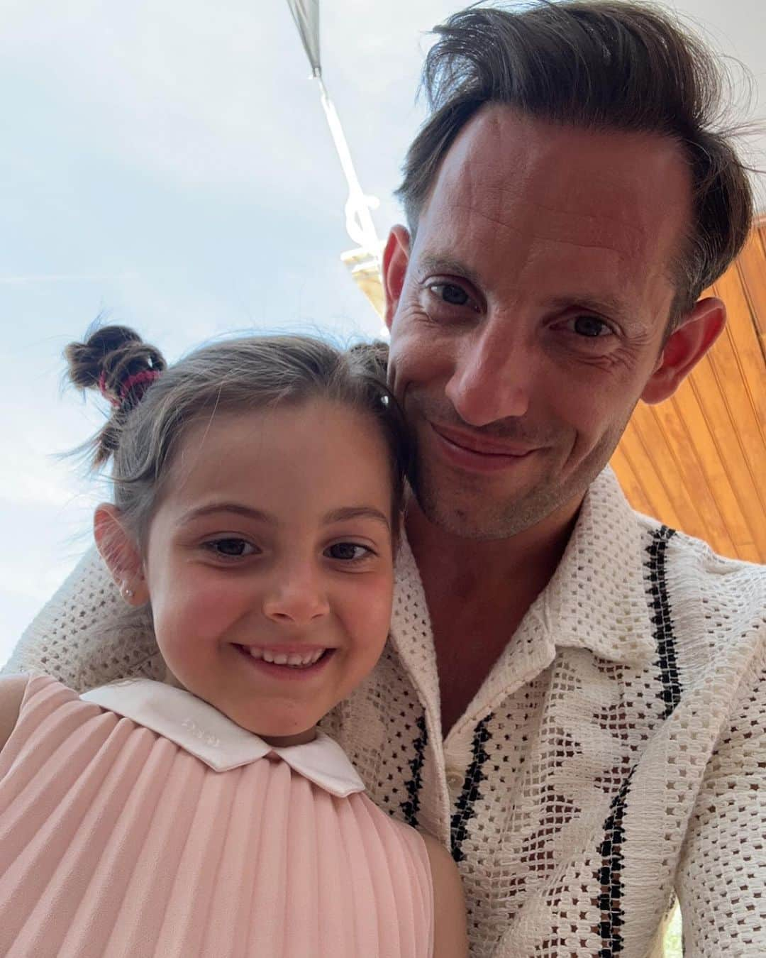 ルノー・ラビレニのインスタグラム：「🌈 iris 💕 6 ans 🤩  des moments en famille qui font du bien entre les entraînements 😇」