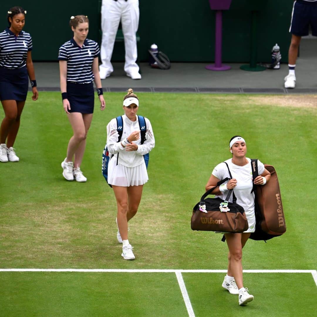WTA（女子テニス協会）さんのインスタグラム写真 - (WTA（女子テニス協会）Instagram)「here 👏 we 👏 go 👏  @onsjabeur vs. @marketavondrousova for the @wimbledon title!」7月15日 22時20分 - wta