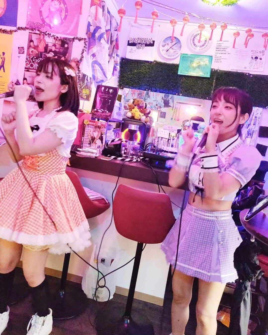 のインスタグラム：「Barしじみご来店ありがとうございました☺  みんなでマイクリレーして、カラオケ一気をやったりしてと、Barしじみ史上初めての一体感を感じました♡  また面白い事を企画したいな！ ついてきてねぇ🔥」