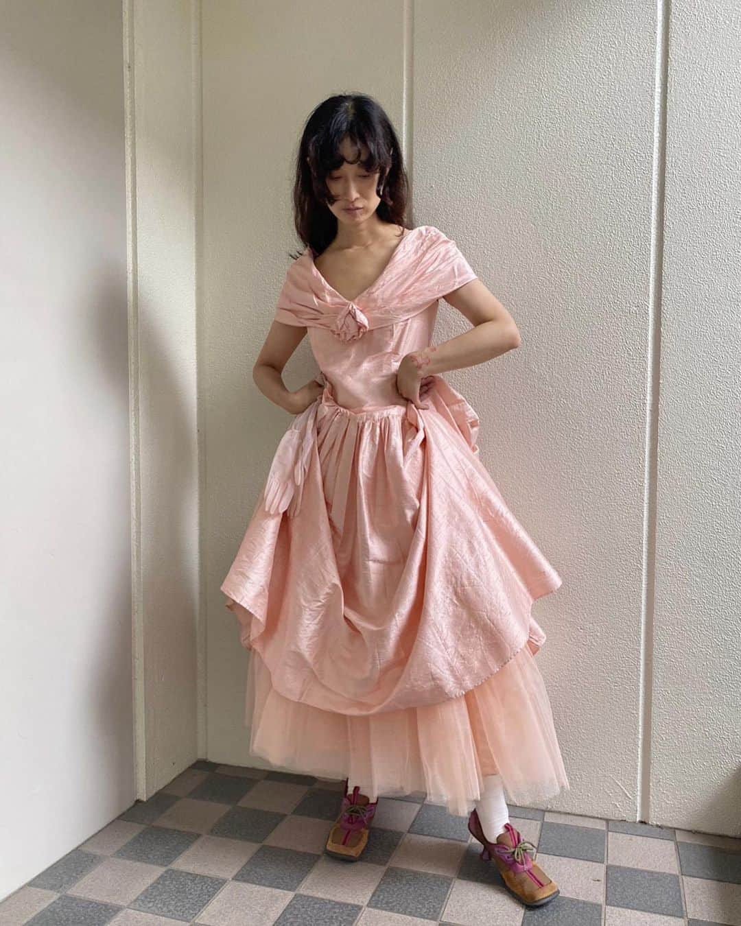 小藪奈央のインスタグラム：「Recent stock for @curios_tokyo 🎀  りほこちゃんにスタイリングしたcropped topと私物の @openyy_official のパンツの組み合わせが可愛かった🤍 @datsudatsu.ri   韓国のpop upにも沢山新しいの持っていきますよ😉」