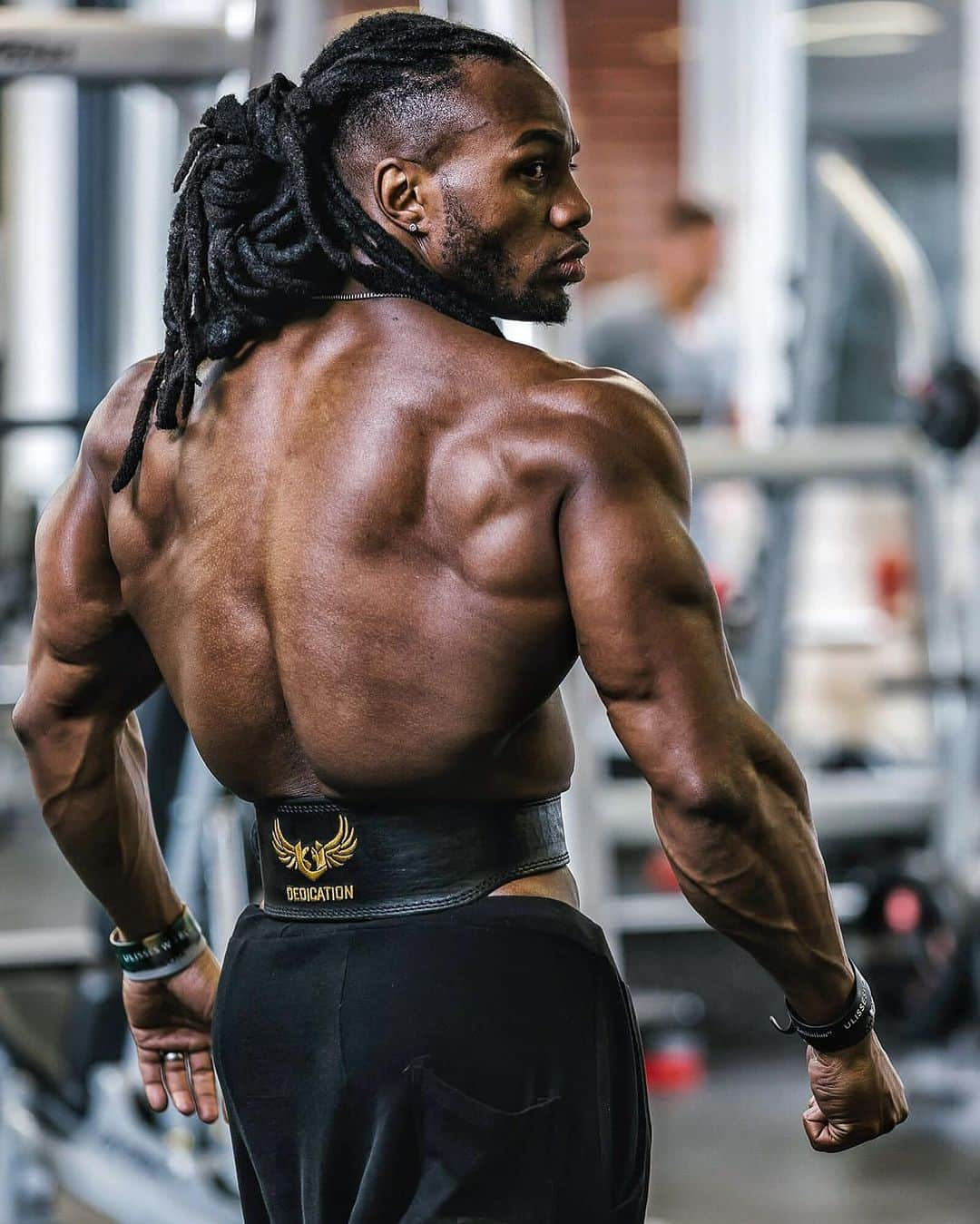 Ulissesworldさんのインスタグラム写真 - (UlissesworldInstagram)「Back day let’s get it 🔥💪🏾  (P.S. Are you looking for a workout program you can do at home?, check out my Workout Essentials Program. A custom workout program built to help you achieve your goals, click the link in my bio @ulissesworld and get started!💪🏾)   #ulissesworld #iamdedicatedarmy #iamdedicated #dedicationhasnolimitation #reels #back #backworkout」7月15日 22時18分 - ulissesworld