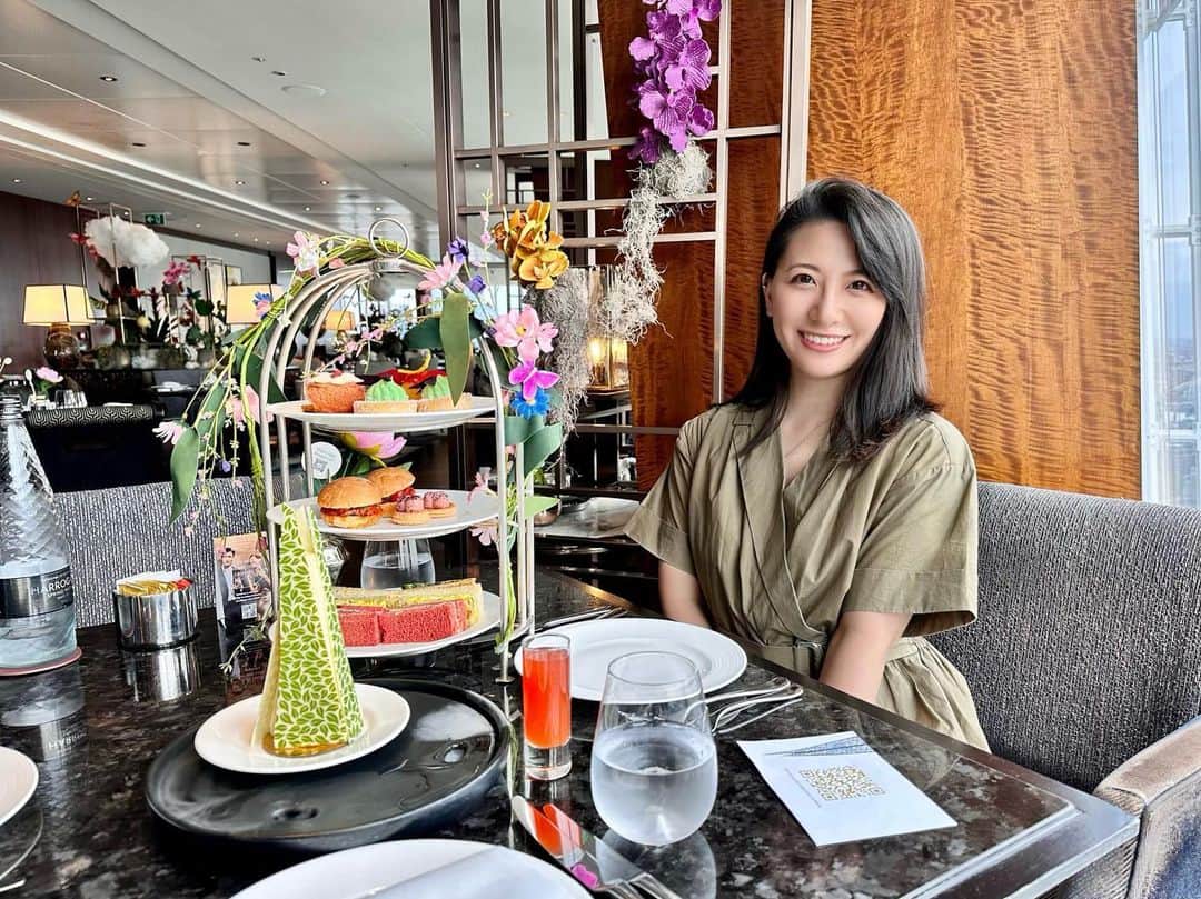 矢部あやのインスタグラム：「Shardに登ってみたくて Shangri-laのアフタヌーンティーへ🫖✨ 見た目よりもボリュームあって、めっちゃ美味しかった❤️ ・ #london #shardlondon #shangrilaafternoontea #afternoontea」