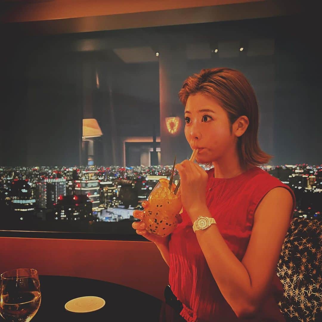 山下まみのインスタグラム：「表情がなぜかひょうきんになってしまう🍹」