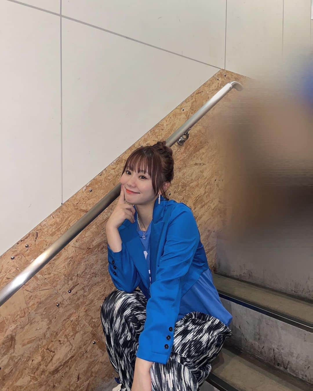 松本慈子のインスタグラム：「* COLORZwithSHEIN2023 in Zepp Nagoya 1日目の衣装はこんな感じでした…💙  SHEINで使えるクーポン[CLZ23]👍🏻  #colorzwithshein2023 #shein #colorz2023 #sheinコーデ #青色コーデ #ブルーコーデ #ジャケット #ゼブラ柄」