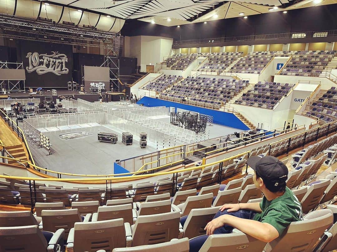 こーいちのインスタグラム：「今日のライブで韓国のみんなが日本語で歌ってくれてんのグッときたし、歌ってくれてる声量もマジでか過ぎやし、あんなにたくさん集まってくれたんマジ感謝って思いながら1番後ろの席で余韻にひたる俺マジ超カッケー！  ほな韓国またな！」