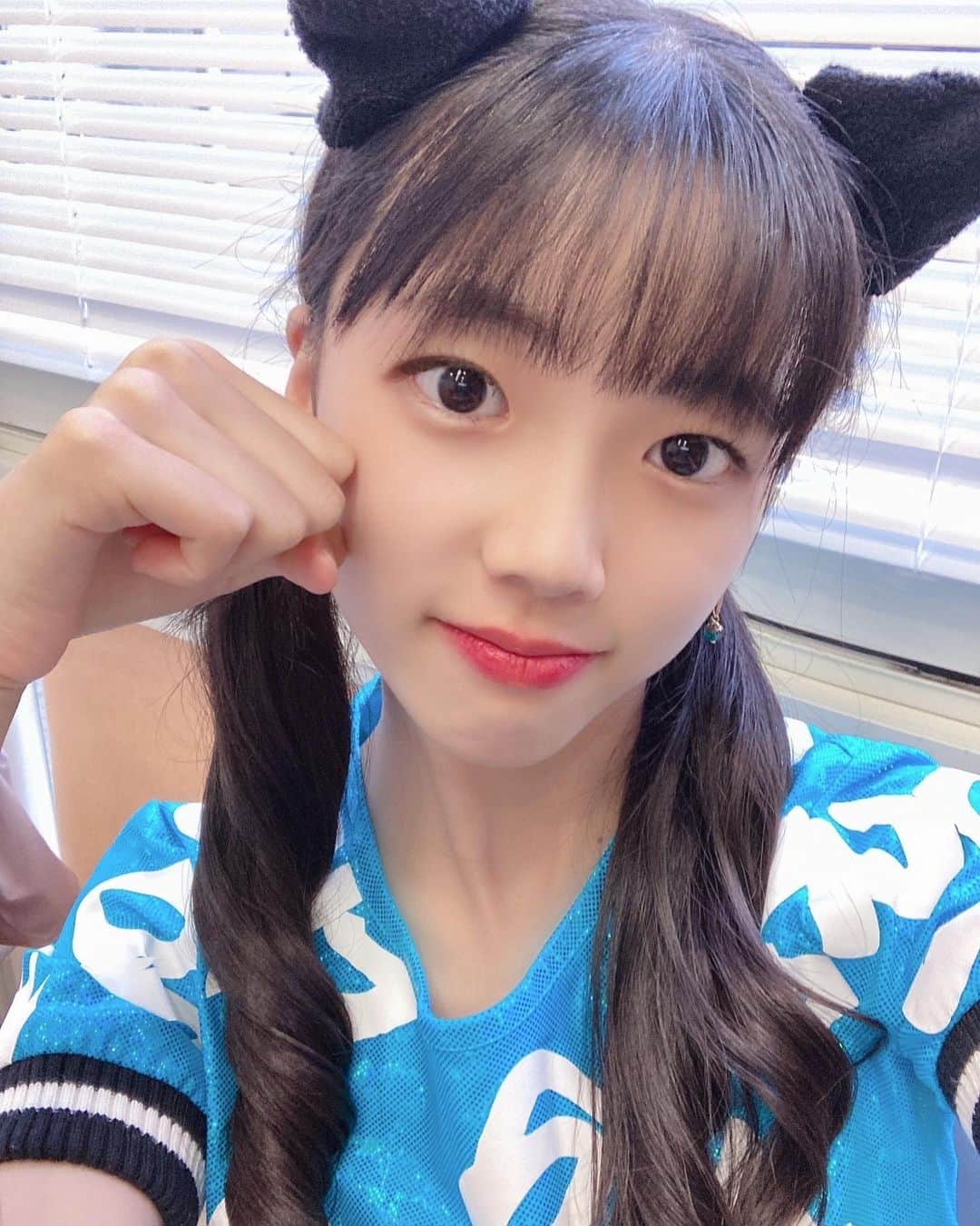 北島澪のインスタグラム：「今日もおつかれにゃん🐱💚  #jkfwマイコーデ #キッズモデル #インスタキッズ #ドーパミンファッション   #マイ青い夏  #jkfw」