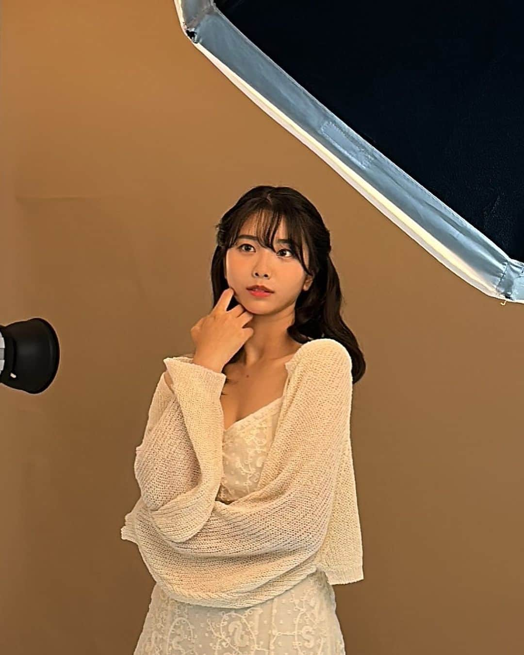 suna（ソナ）のインスタグラム：「오랜만📸 전에 메이크업을 배웠던 연으로 함경식 원장님께서 메이크업 해주셨어요! 최고🧡 헤어메이크업 받는 거 ASMR로 찍어왔으니 조만간 올릴게요! 💄@hamkyungsik  👩‍🦱@seung__wooo」