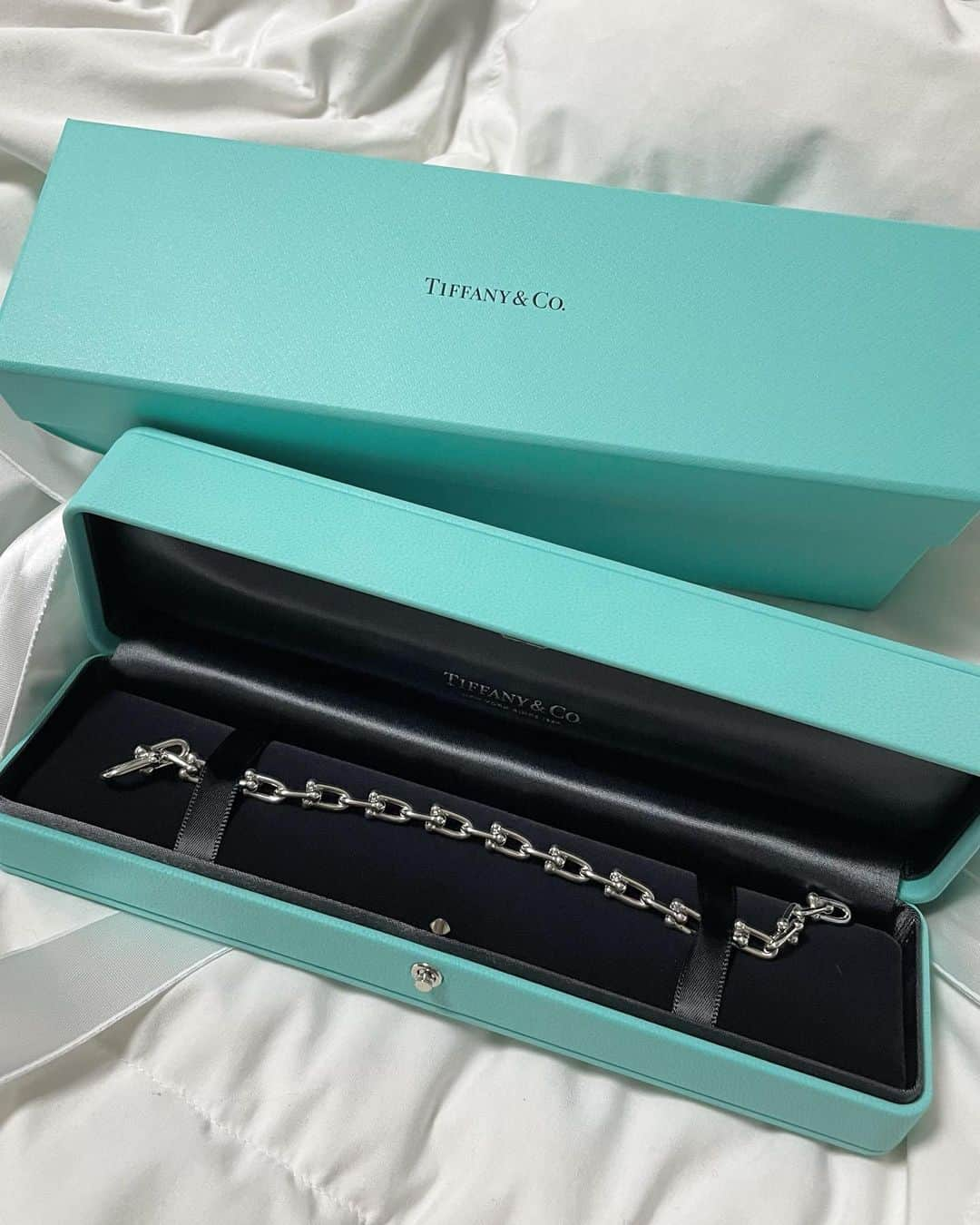 淺川美穂さんのインスタグラム写真 - (淺川美穂Instagram)「birthday present 🎁 @tiffanyandco   大好きなTiffanyのHard Wear♡ 今年はbracelet♡  いつも本当にありがとう💓💓💓  めーっちゃ可愛い♡」7月15日 22時45分 - asakawa_miho_