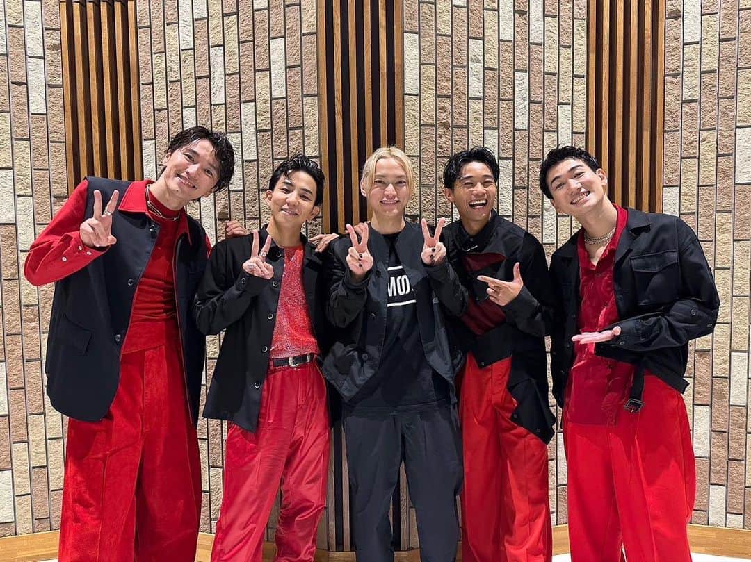 日高光啓のインスタグラム：「今日の #音楽の日 最高だったよね🔥🔥 最高だったぜー！！！  s**t kingzがいれば日本のダンスシーンは大丈夫！日本の音楽業界には夢がある！と想い続け言い続け、気がつけば短くない付き合いになりました。  皆でどんどん上げてこう！！！やりたい事もやらなきゃいけない事もたくさんだ！！」