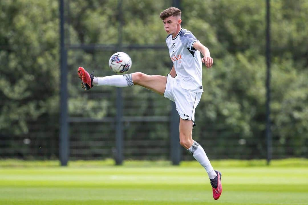 スウォンジー・シティAFCさんのインスタグラム写真 - (スウォンジー・シティAFCInstagram)「The Swans continued their pre-season preparations with a 5-0 win against Swindon Town.」7月15日 23時03分 - swansofficial